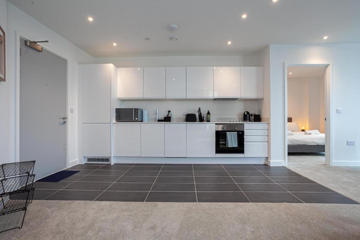 Spacious 2 Bed Apartment In Central Манчестер Экстерьер фото