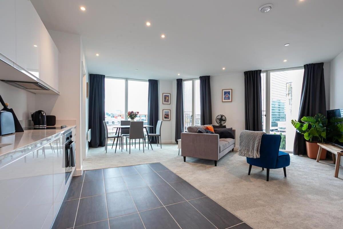 Spacious 2 Bed Apartment In Central Манчестер Экстерьер фото